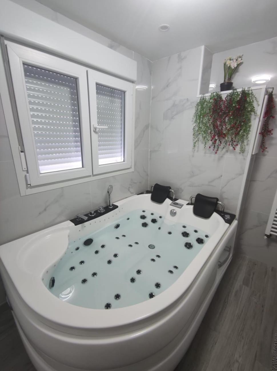 Apartamento Con Jacuzzi El Rincon De Las Delicias Zaragoza Exterior photo
